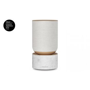Bang & Olufseni Beosound Balance multiruum Wifi kõlar on marmorist alusel helehallist kangast kõlari kattega